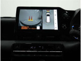 パノラミックビューモニター装備!トップビュー&フロントビュー・車両に取り付けたフロント、サイド、バックカメラの映像を合成して画面上に表示させることで、低速時の運転を補助する装置です。