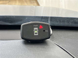 コーナーセンサーを車の前後に装備。障害物までの距離に応じて警告音を変えてお知らせ。縦列駐車時や駐車場・車庫などでの取り回しをサポートします。詳細は販売店スタッフまでおたずねください。