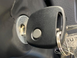 【キーレス】少し離れた場所からでもボタン一つでドアの開錠・施錠ができるのでとっても便利!ドアの鍵穴周りに傷をつけることもありません♪