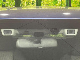 【アイサイトVer3】前方の車両等を検知し、衝突しそうな時は警報で注意を促し、ブレーキを踏む力をサポート。ブレーキを踏めなかった場合は衝突被害軽減ブレーキが作動、衝突回避をサポートします。