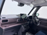 ダイハツのお店では、ダイハツ車を知り尽くしたプロフェッショナルが、専用の診断機器を使って各システムを点検しております。