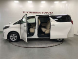 【まるごとクリーニング】シートを取り外し、車内を徹底洗浄。隅々まで丁寧に仕上げています。