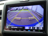 バックカメラで駐車も安心。死角を減らして、安全にサポート。初めての場所でもスムーズに、あなたの運転をもっと快適にしてくれます!