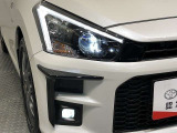 LEDヘッドライト装備:点灯の瞬間から最大光量を発揮し、突然暗くなるトンネルなどでの安定性を高めます!