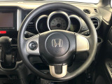 インテリアに合わせたデザインのステアリングは、運転される方のことも考え、運転しやすい形状、大きさです。是非一度、実際に触ってお確かめください。