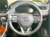 【純正革巻きステアリング】上質な革を使用することで、手にしっかり馴染みとても運転しやすいハンドルです♪