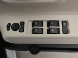 パワーウィンドゥ 運転席ドアスイッチ照明付です。電動格納ミラーも手元でワンモーションで可能です。