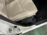 痛みの出やすい運転席シートの角、フロアマット、座面、ともに良好です