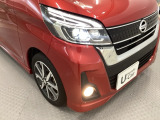 明るく消費電力も少ない【LEDヘッドライト】。雨天時にも明るく照らしてくれます。