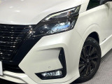 【LEDヘッドライト】悪天候や夜間走行時も良好な視界を確保し安心して運転できる高輝度LEDヘッドライトを装備!点灯速度が早く、消費電力も抑えられています。
