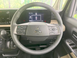 インテリアに合わせたデザインのステアリングは、運転される方のことも考え、運転しやすい形状、大きさです。是非一度、実際に触ってお確かめください。
