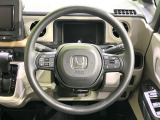 インテリアに合わせたデザインのステアリングは、運転される方のことも考え、運転しやすい形状、大きさです。是非一度、実際に触ってお確かめください。