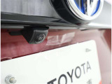 バックカメラが付いているので後方確認が非常にしやすいです。今や運転初心者も熟練者も必須装備!ついていて損はないですね♪