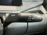 車外の明るさに応じでライトを点灯、消灯してくれるオートライト機能です☆お天気の良い昼間のトンネル走行などオートにしてると便利で安心です☆エンジン停止時にライトの消し忘れも無くなります☆