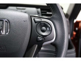 Hondaセンシングの機能のひとつ、アダプティブクルーズコントロール付!アクセルから足を離しても設定したスピードと前車との車間を保ち走行してくれます!車線維持もアシスト☆高速道路で疲労軽減ですね☆