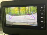 【バックカメラ】駐車時に後方がリアルタイム映像で確認できます。大型商業施設や立体駐車場での駐車時や、夜間のバック時に大活躍!運転スキルに関わらず、今や必須となった装備のひとつです!