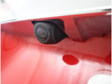 バックカメラが付いているので後方確認が非常にしやすいです。今や運転初心者も熟練者も必須装備!ついていて損はないですね♪