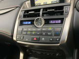 デュアルエアコンとは、運転席と助手席で、個別に温度設定ができる機能です。気温の感じ方は、人それぞれ違うもの。乗る人に優しい機能ですね。