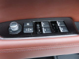 運転席のパワーウインドースイッチ部です。よく触れる場所だからこそ、使用状態があらわれますよね。ぜひこうした所もチェックしてください。