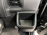 【運転席側ドリンクホルダー】