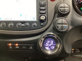 オートエアコンがついてますので、お好みの温度をセットするだけで風の強さや風量を自動で調整します。スイッチも簡単操作で快適に過ごせます。
