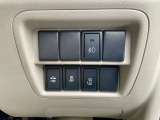 運転席右側には電動スライドドア等各種スイッチが集約されています!!