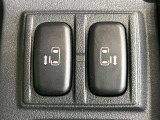 【両側パワースライドドア】スマートキーや運転席のスイッチで後席両側スライドドアの開閉が可能♪電動だから力を入れてドアを開ける必要が無く、小さなお子様でも簡単に開け閉めでき快適です♪