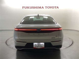 フロントと同様、横一直線にシャープな光を放つリヤコンビネーションランプ!フロントと調和するデザインで後ろ姿からもひと目でクラウンと認識できます!