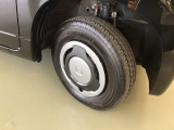 2トーンカラーのホイールキャップ