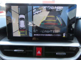 (パノラミックビューモニタ-)車を上から見たような映像で死角もバッチリ確認できます。