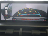 パノラミックビューモニター付きです。車両を上から見た様な映像を画面に表示。運転席からの目視だけでは見にくい、車両周辺の状況をリアルタイムでしっかり確認出来ます。