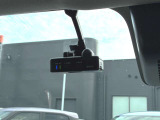 万が一の瞬間も、純正ドラレコで安心。事故やトラブル、あおり運転の記録をしっかり残してくれるから、後の手続きもスムーズに。ナビ画面に映像表示が出来るので、その場で状況確認も出来て便利です♪