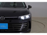 LEDマトリックスヘッドライト IQ.LIGHT:フロントカメラで対向車や先行車を検知し、マトリックスモジュールに搭載された32個のLEDを個別に制御することで最適な配光を行います。