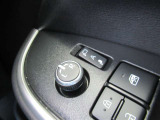 駐車時や狭い道でのすれ違い時に気を使うミラー。電動格納式ドアミラーはそんな時に便利です。