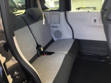 スライドドアなら狭い駐車場でもドアをぶつける心配がありません。ステップが低く乗り降りもしやすいです。