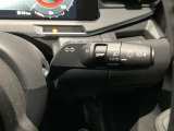 車外の明るさに応じでライトを点灯、消灯してくれるオートライト機能です☆お天気の良い昼間のトンネル走行などオートにしてると便利で安心です☆エンジン停止時にライトの消し忘れも無くなります☆