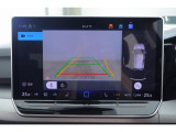 リヤビューカメラ:車両後方をモニターに映しだし、画面にはガイドラインが表示され車庫入れや縦列駐車を容易にします!