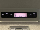 【リアオートエアコン】広い後部座席には必須の機能!風量や温度を自動で調整し前席と同様な車内環境にしてくれるリアオートエアコンを装備。夏の暑さも冬の寒さもストレスなく快適にお過ごしいただけます♪