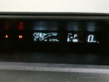 とっても見やすいメーターです。夜間時はラグジュアリーな気分にさせてくれる照明が魅力ですので、夜のドライブも楽しみになりますよ♪