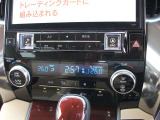 「【デュアルエアコン】運転席と助手席で別々に温度設定が可能!全員が快適に過ごせます。」