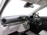 ダイハツのお店では、ダイハツ車を知り尽くしたプロフェッショナルが、専用の診断機器を使って各システムを点検しております。