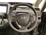 ハンドルにHondaセンシング系のクルーズコントロールやレーンキープアシストなどのスイッチと、オーディオの操作スイッチが装備されています。ハンドルから手を離さず安全に操作できます。