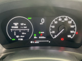 マルチインフォメーションディスプレイです。燃費や走行距離が分かり、半ドアなど車に異常がある際に警告してくれます。車に乗る楽しみが増えますね。