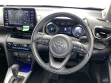 運転席まわりです。 各操作スイッチは使いやすい位置に配置されてます。