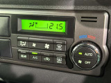 オートエアコンで快適な室内です。