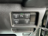 【運転席操作部】『運転席周辺の装備』の画像になります。快適なドライブを楽しむための機能が装備されています!運転席から触れるので使いやすいです!