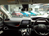 見通しのよいすっきりとした視界で、運転のしやすさは疲れにくさにも繋がりますよ♪