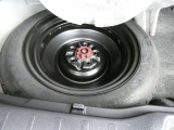 【応急用タイヤ】応急用タイヤが付属します。こちらもしっかりと点検してお渡しいたします。