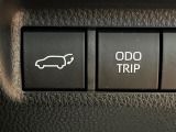 【パワーバックドア】スマートキーや運転席のボタンを押すだけでリアゲートが自動で開閉します!荷物を持っている時や、高い位置にあるバックドアを閉める際に便利な機能です♪