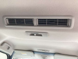 ☆リアシーリングファン☆空気を循環し後部座席にもしっかり温度の調節が行えますのでお子様やご家族の方も快適にお過ごしいただけます♪